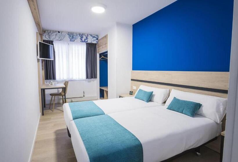 اتاق اکونومی, Alda Coruñamar