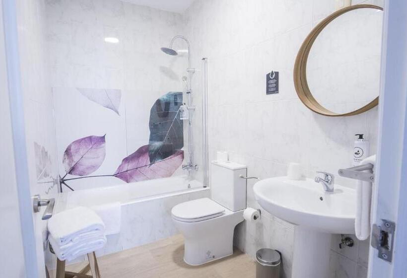 اتاق استاندارد با چشم‌انداز دریا, Alda Coruñamar