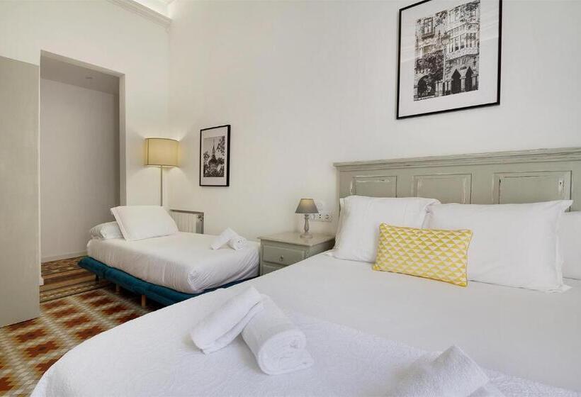 Трехместный Номер Superior, Hostal Girona