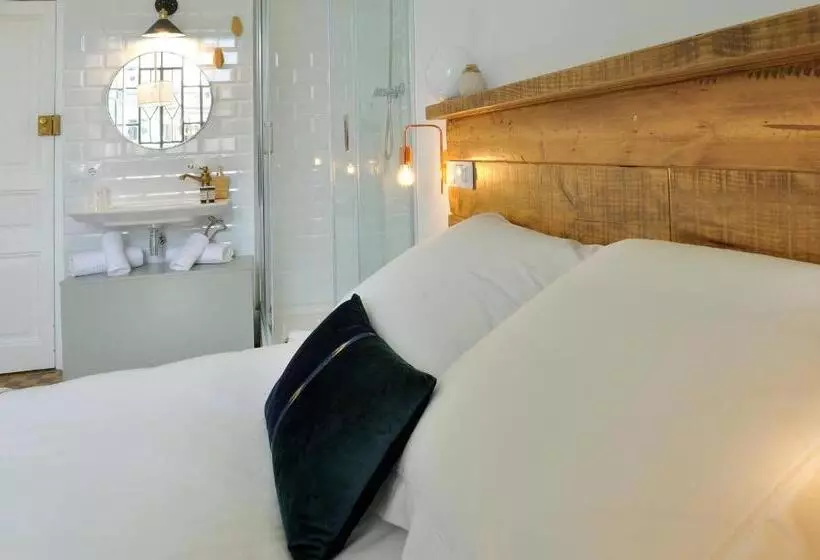 اتاق استاندارد با سرویس بهداشتی مشترک, Hostal Girona