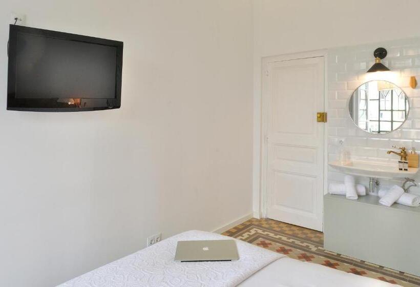 Номер Стандарт Совместная Ванная, Hostal Girona