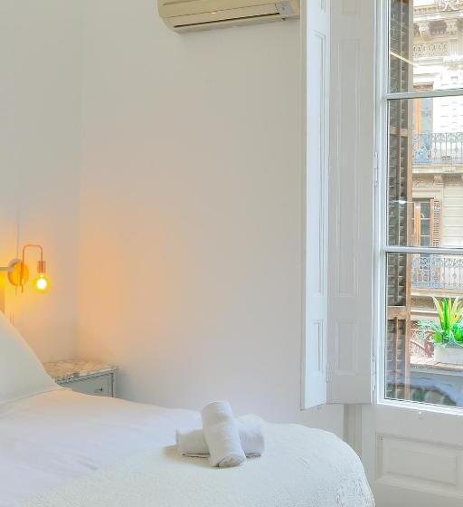 Номер Стандарт Совместная Ванная, Hostal Girona