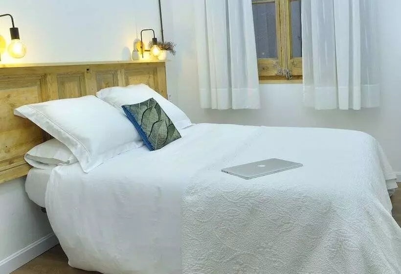 اتاق استاندارد یک نفره, Hostal Girona
