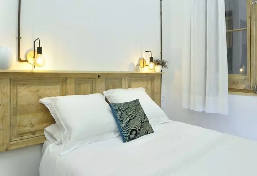 اتاق استاندارد یک نفره, Hostal Girona