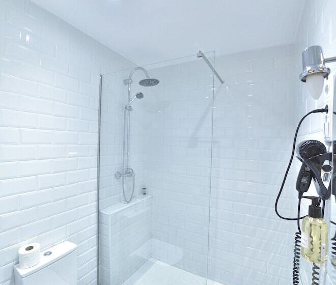 Номер Стандарт, Hostal Girona