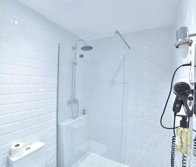 اتاق استاندارد, Hostal Girona