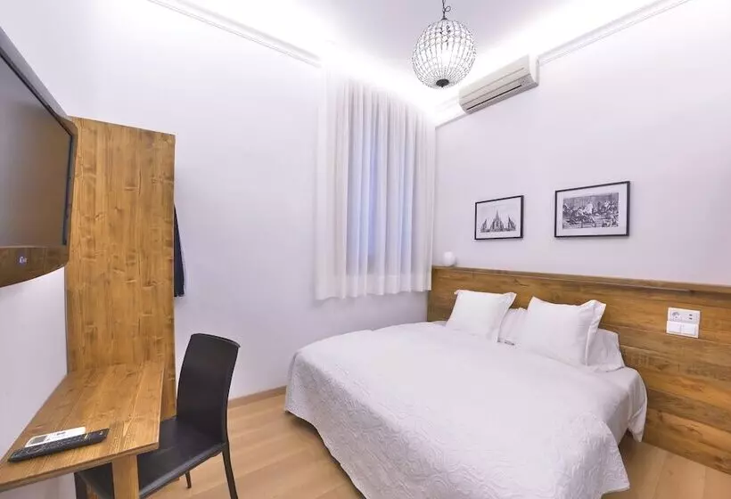 اتاق استاندارد, Hostal Girona