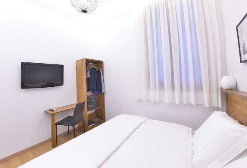 Номер Стандарт, Hostal Girona