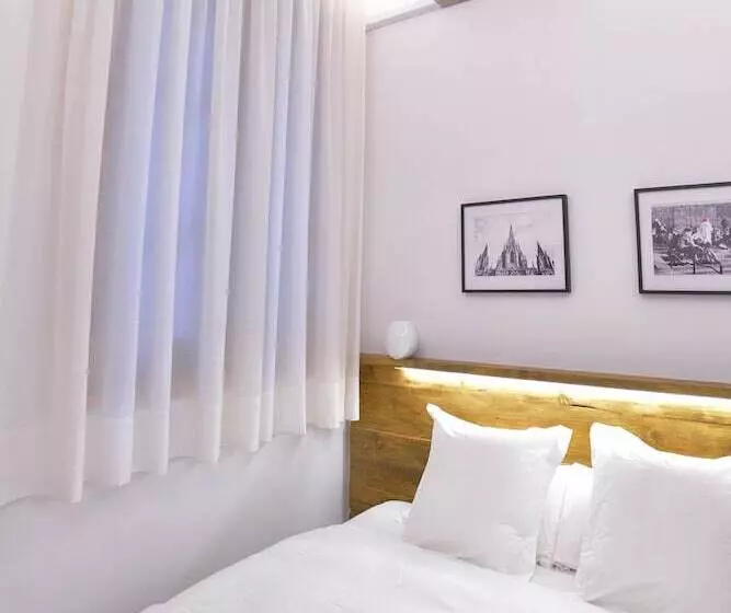 اتاق استاندارد, Hostal Girona