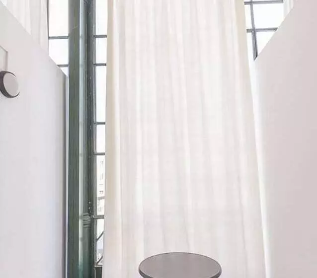 اتاق سوپریور با بالکن, Hostal Girona