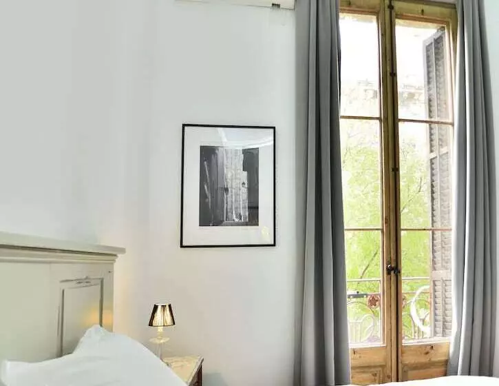 اتاق سوپریور با بالکن, Hostal Girona