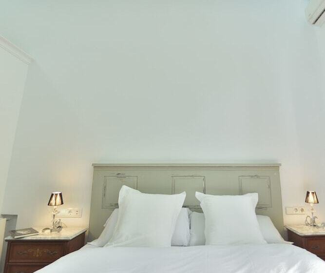 Номер Superior с Балконом, Hostal Girona