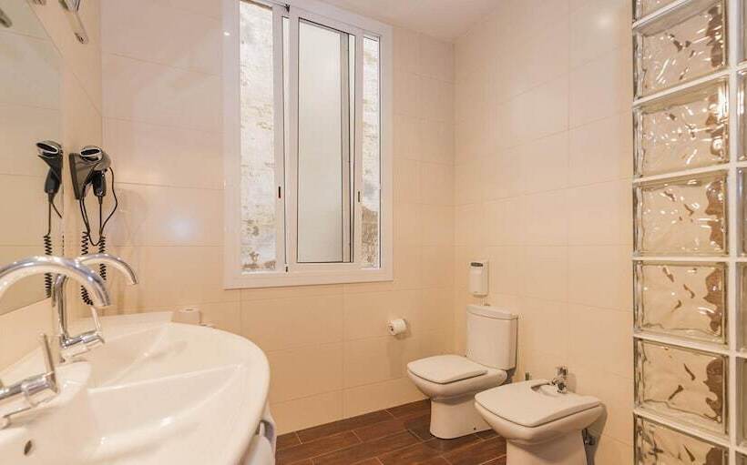 Номер Economy с общей ванной комнатой, Hostal Girona