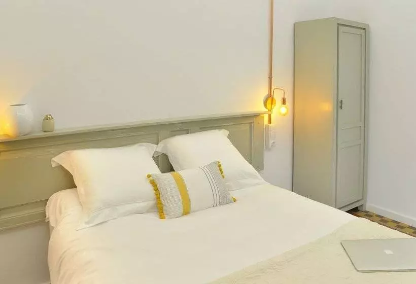 اتاق اکونومی با حمام مشترک, Hostal Girona