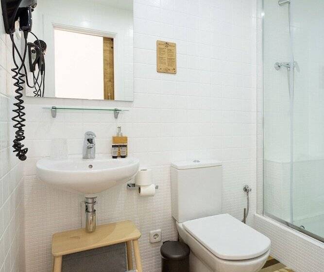 Трехместный Номер Superior, Hostal Girona