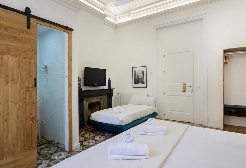 Трехместный Номер Superior, Hostal Girona