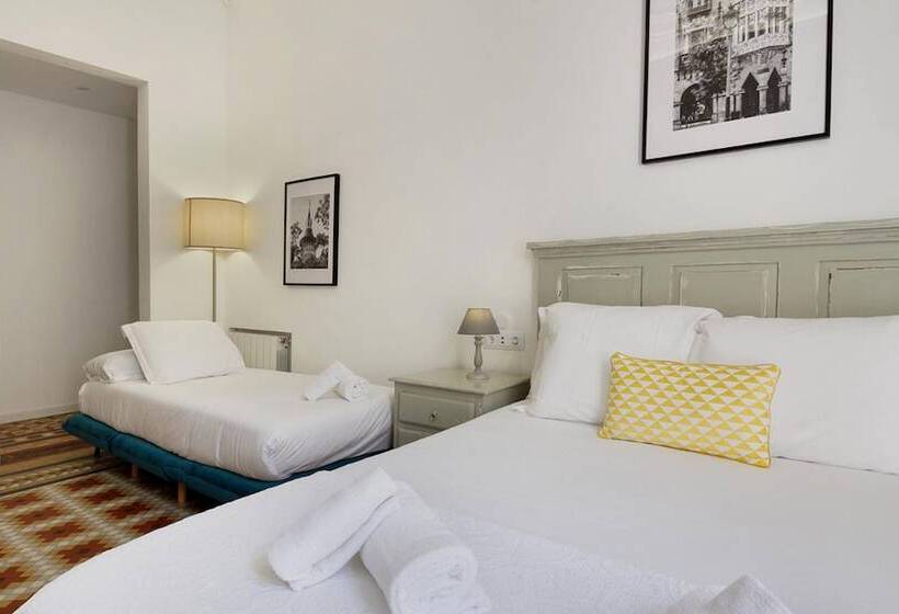 Трехместный Номер Superior, Hostal Girona