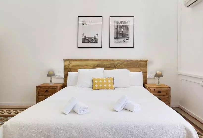 اتاق سوپریور سه تخته, Hostal Girona