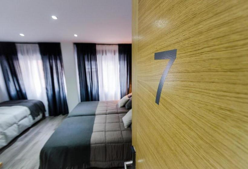 غرفة قياسية ثلاثية, Hostal Libertad