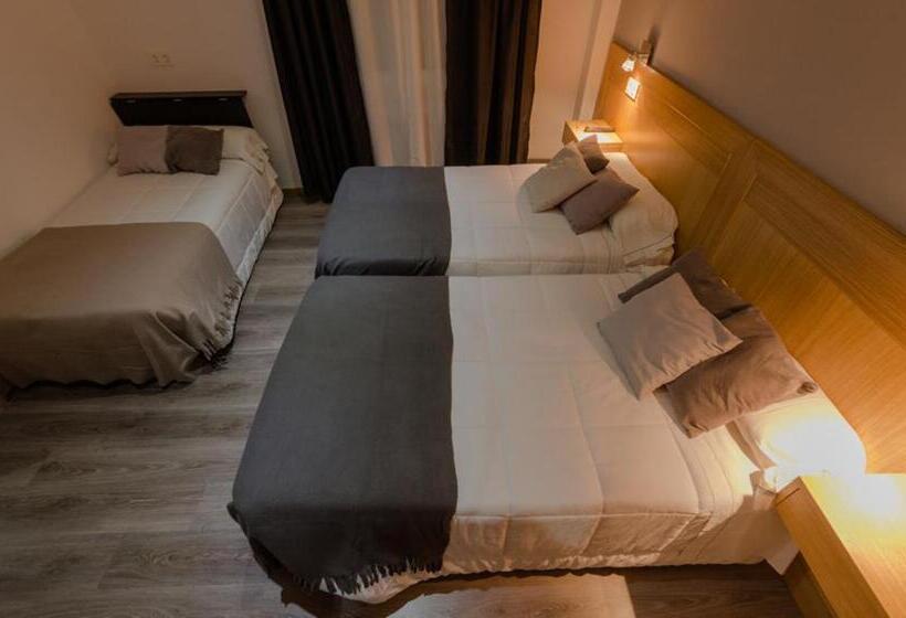 غرفة قياسية ثلاثية, Hostal Libertad