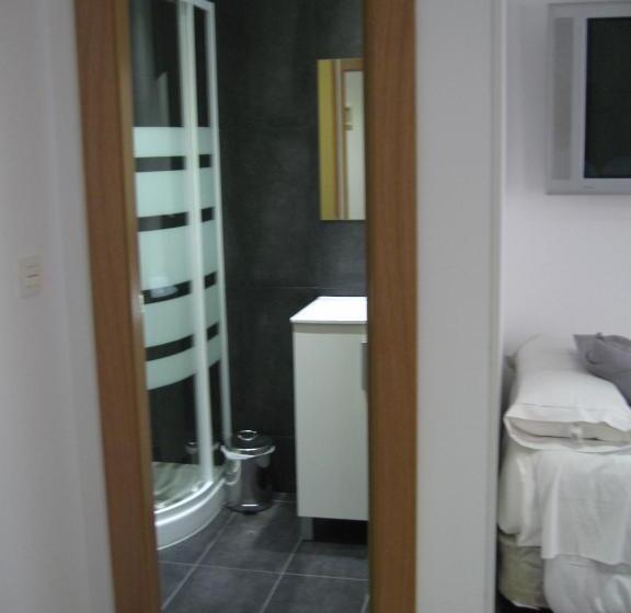 غرفة قياسية ثلاثية, Hostal Libertad