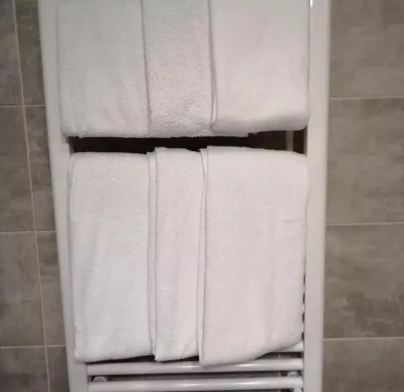 Camera Tripla Standard, Hostal Mara