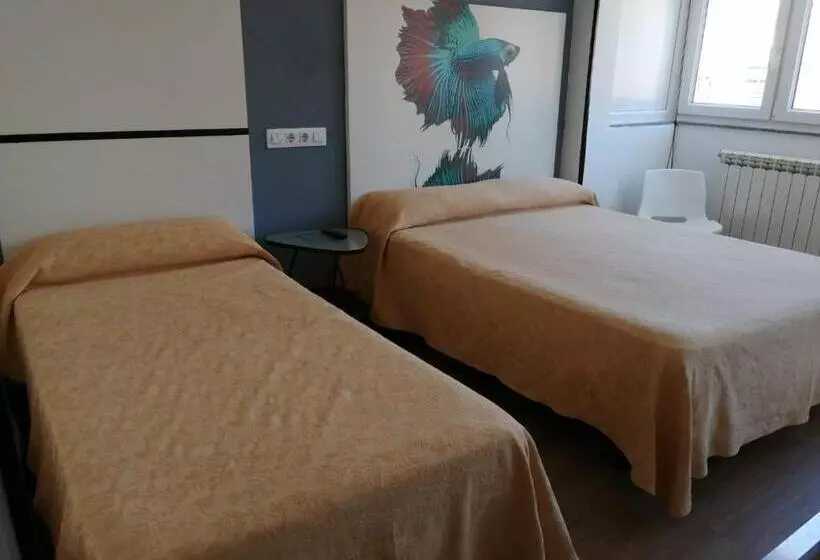 Camera Quadrupla Economy, Hostal Mara