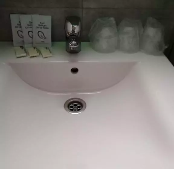 Camera Tripla Economy, Hostal Mara