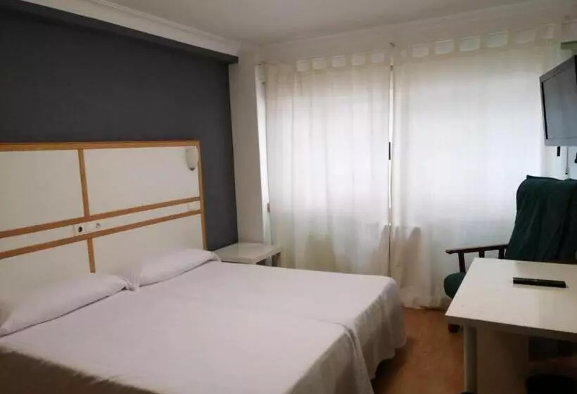 Camera Tripla Economy, Hostal Mara