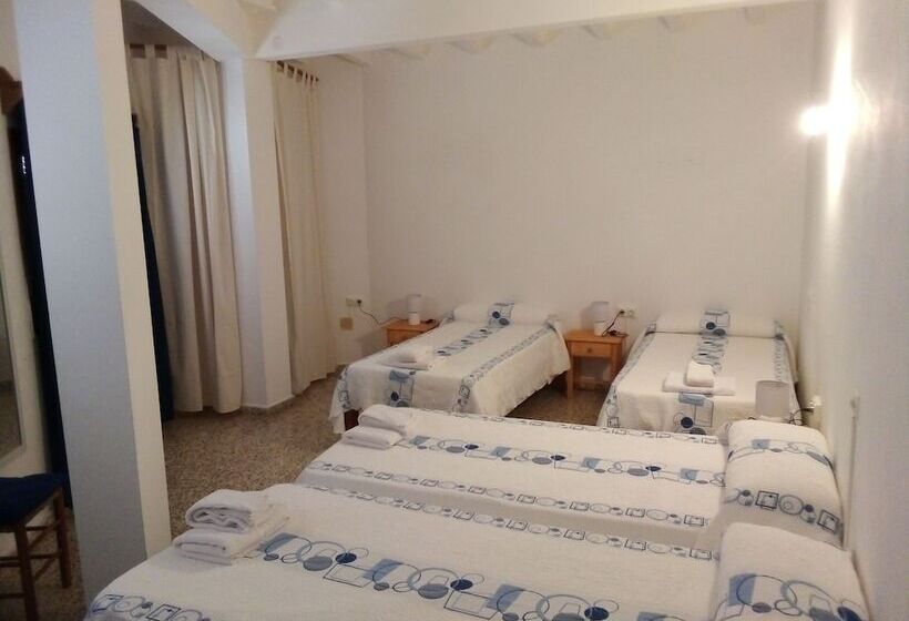 اتاق استاندارد چهار تخته, Hostal Pepe