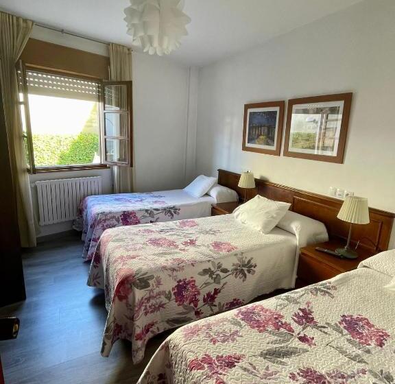 庭の見えるスタンダードトリプルルーム, La Bilbaina