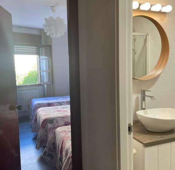 庭の見えるスタンダードトリプルルーム, La Bilbaina