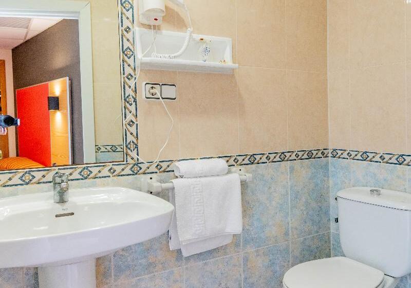 اتاق استاندارد یک نفره, The Red Hotel Adults Only