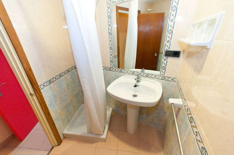 اتاق استاندارد یک نفره, The Red Hotel Adults Only