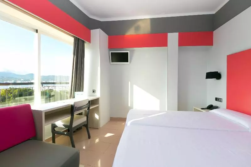 اتاق سوپریور با چشمانداز دریا, The Red Hotel Adults Only