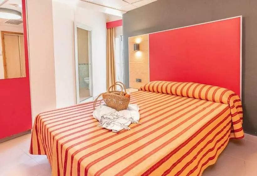 اتاق استاندارد یک نفره, The Red Hotel Adults Only