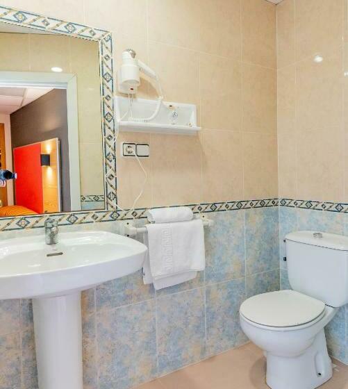 اتاق استاندارد یک نفره, The Red Hotel Adults Only