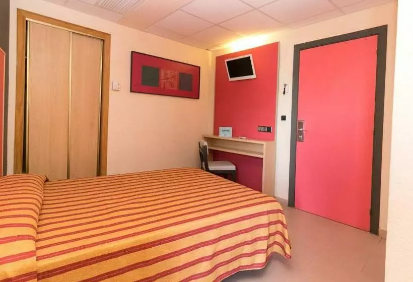 اتاق استاندارد یک نفره, The Red Hotel Adults Only