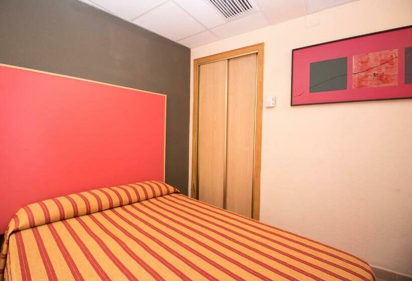 اتاق استاندارد یک نفره, The Red Hotel Adults Only