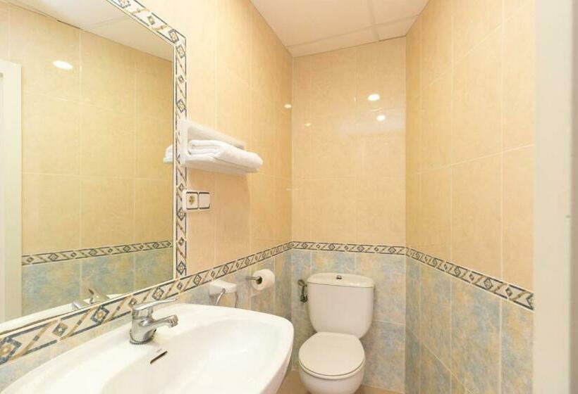 اتاق استاندارد یک نفره, The Red Hotel Adults Only