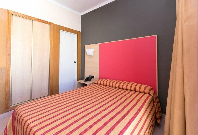 اتاق استاندارد یک نفره, The Red Hotel Adults Only