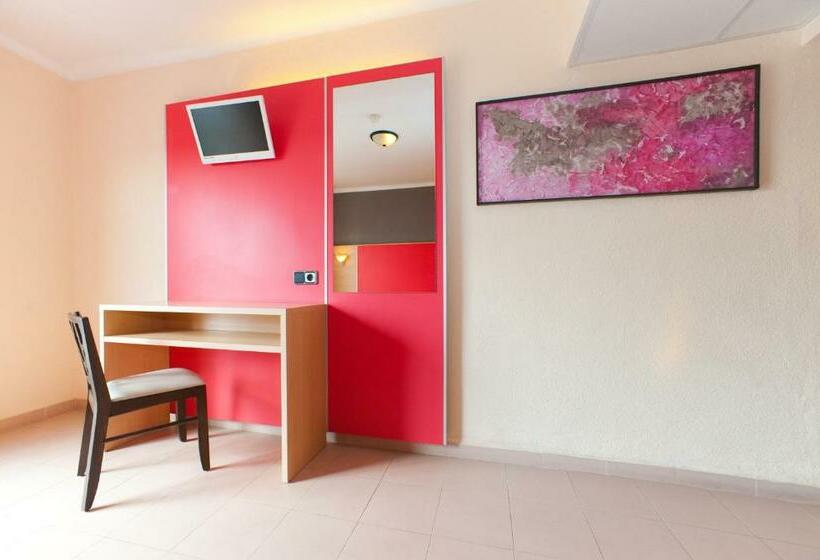 اتاق استاندارد با چشمانداز دریا, The Red Hotel Adults Only