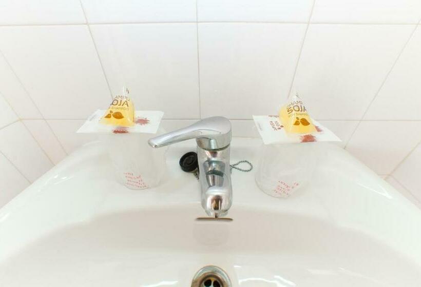 اتاق استاندارد با چشمانداز دریا, The Red Hotel Adults Only