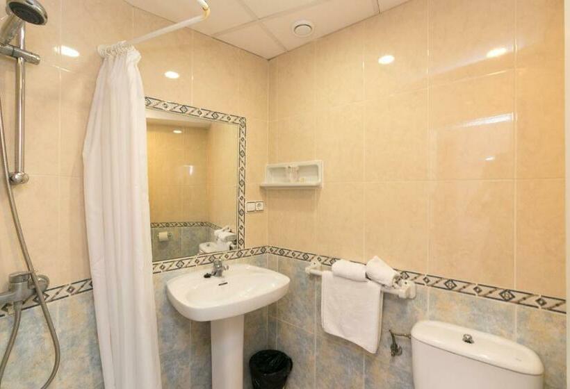 اتاق اکونومی یک تخته, The Red Hotel Adults Only