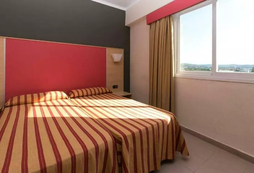 اتاق اکونومی, The Red Hotel Adults Only