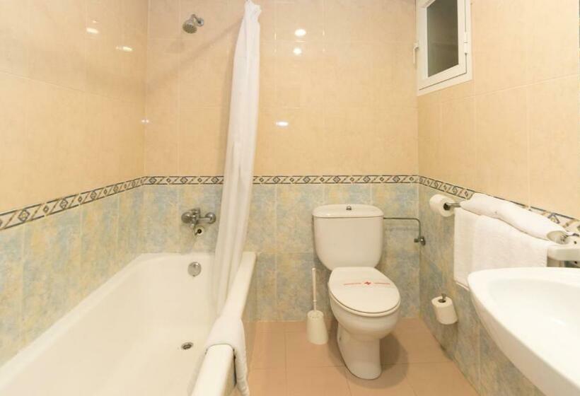 اتاق اکونومی, The Red Hotel Adults Only