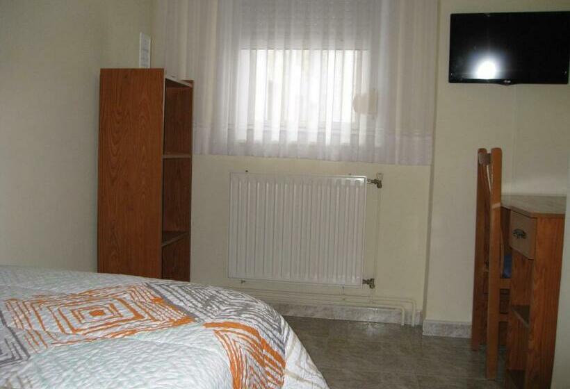 اتاق استاندارد یک نفره, Hostal Roma