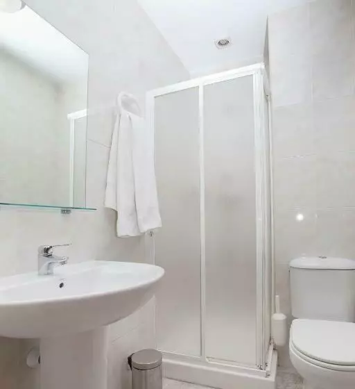 Camera Standard, Hostal Roma
