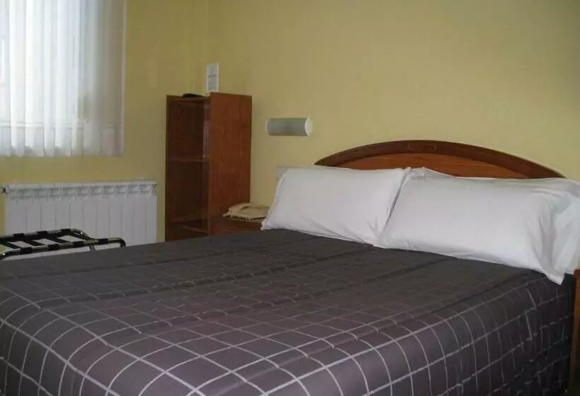 Camera Standard, Hostal Roma