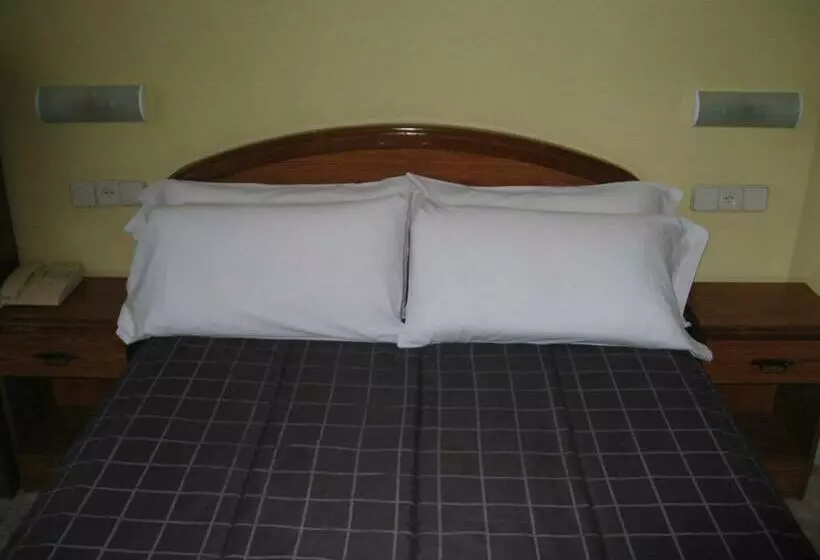 Camera Standard, Hostal Roma